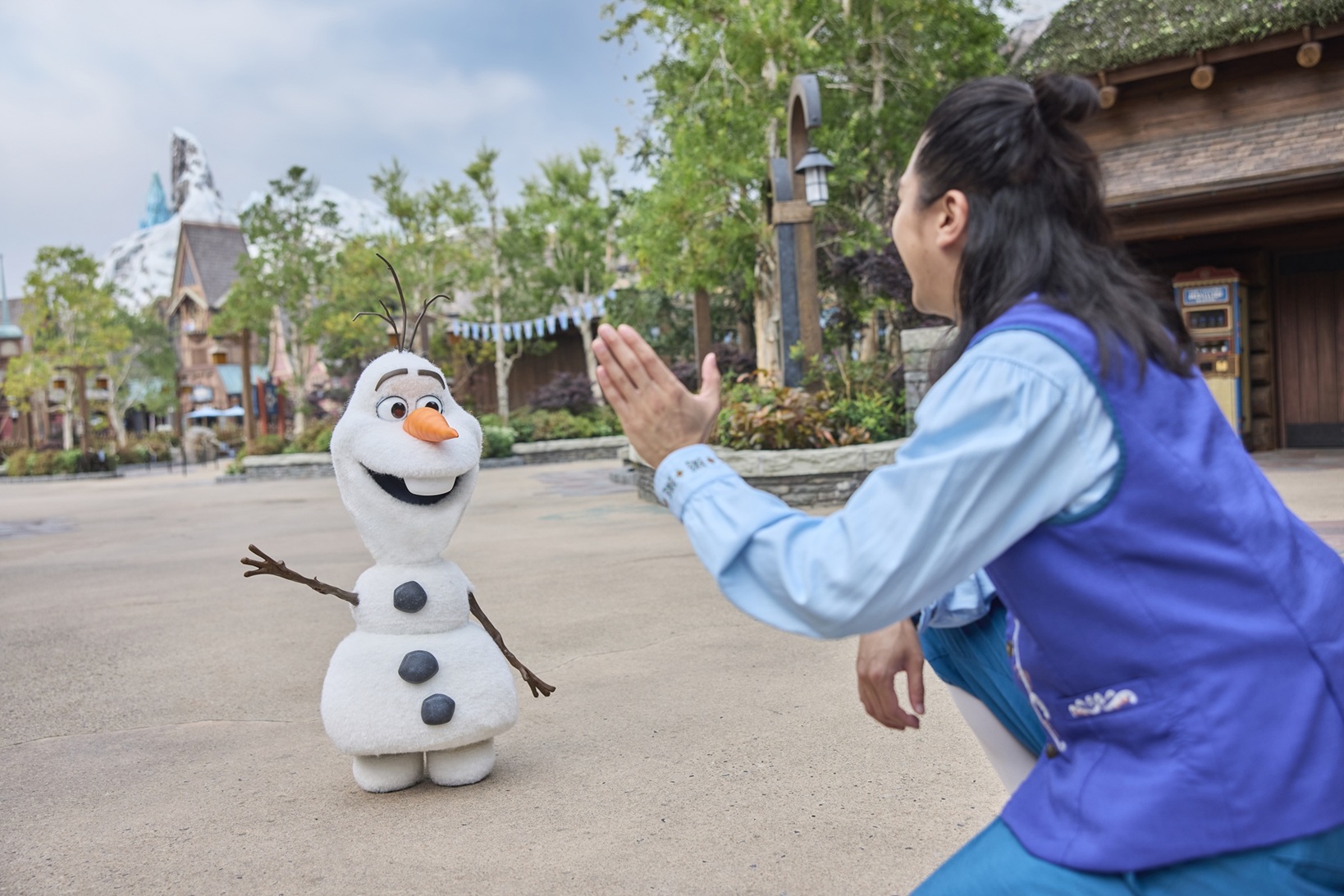 香港迪士尼聖誕|A Disney Christmas 飄雪、魔雪奇緣冬日與跨年倒數 @Tournews