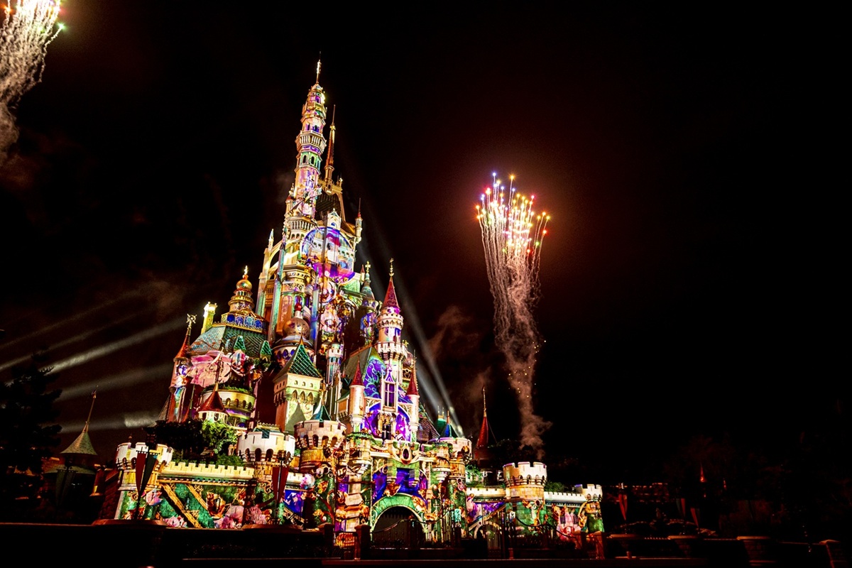 香港迪士尼聖誕|A Disney Christmas 飄雪、魔雪奇緣冬日與跨年倒數 @Tournews