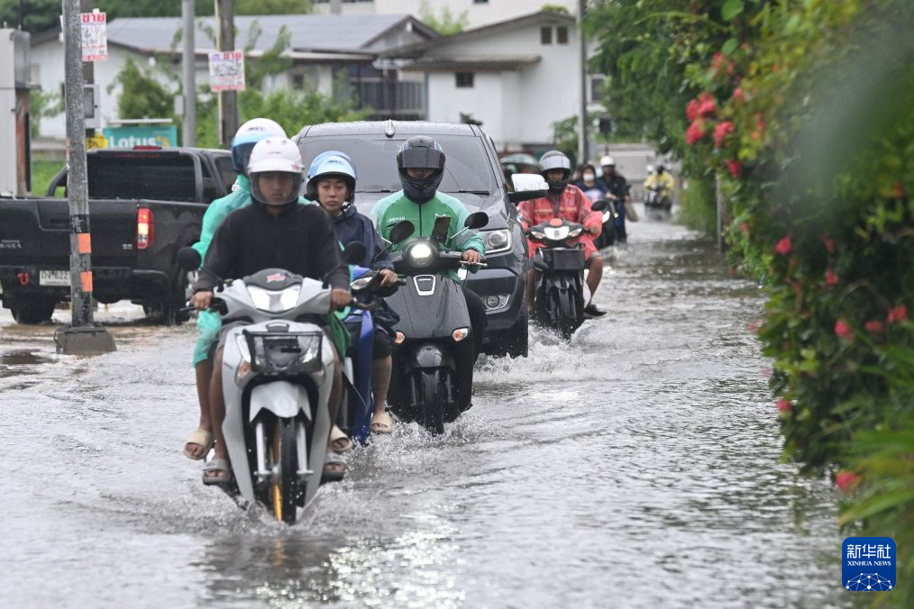 曼谷全城泡水!48小時暴雨300毫米 全市50區宣布災區 @Tournews
