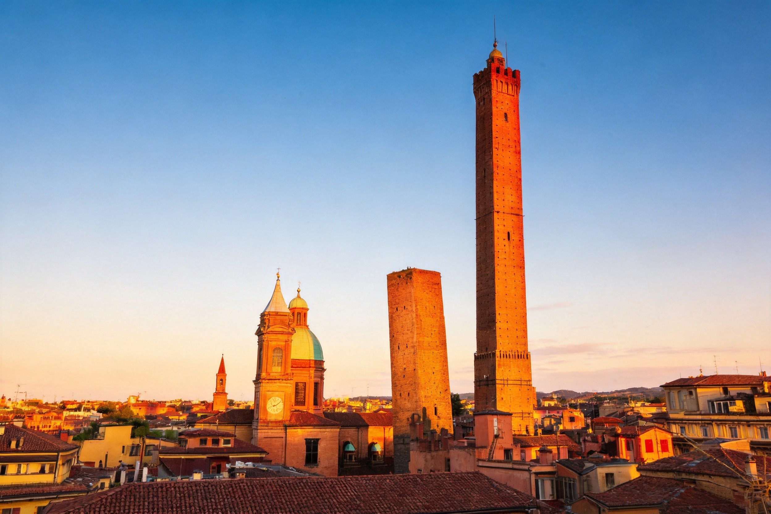 波隆那城市全景 紅瓦屋頂與雙塔 Bologna skyline